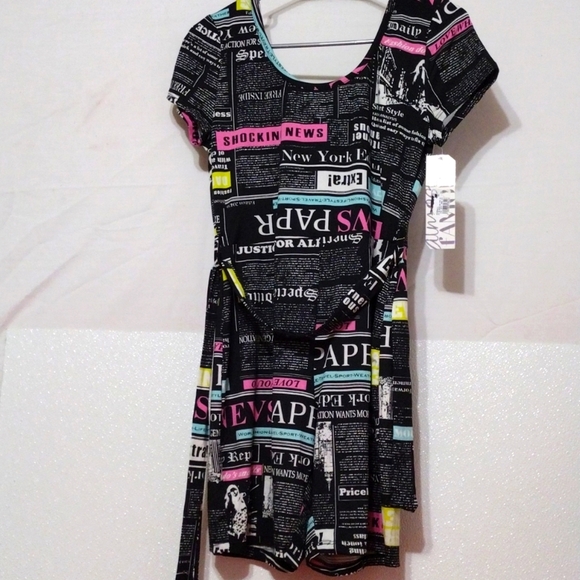 Shorts Romper with matching belt - Picture 1 of 1